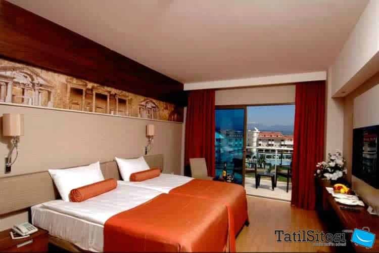 Commodore Elite Suites Spa